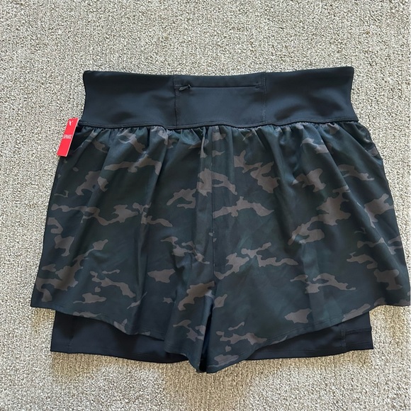 Spanx Get Moving Shorts Black Camo Size XL - Picture 4 of 7